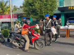 Berbagi Berkah Ramadan, Subdenpom Sekayu Tebar Takjil Kepada Pengendara